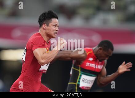 (210801) -- TOKIO, 1. August 2021 (Xinhua) -- Su Bingtian aus China tritt beim 100-m-Halbfinale der Männer bei den Olympischen Spielen 2020 in Tokio, Japan, am 1. August 2021 an. (Xinhua/Ju Huanzong) Stockfoto