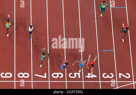 Tokio, Japan. August 2021. Die Athleten treten beim 100-Meter-Halbfinale der Männer bei den Olympischen Spielen 2020 in Tokio, Japan, am 1. August 2021 an. Quelle: Zhang Chuanqi/Xinhua/Alamy Live News Stockfoto