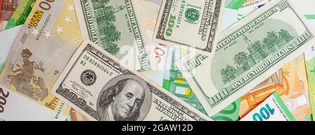 Panorama der Textur aus US- und Euro-Banknoten Stockfoto