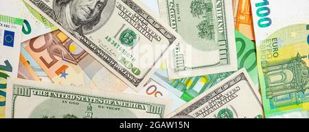 Panorama der Textur aus US- und Euro-Banknoten Stockfoto