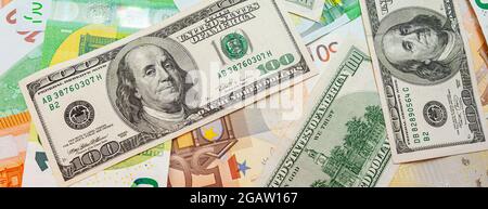 Panorama der Textur aus US- und Euro-Banknoten Stockfoto