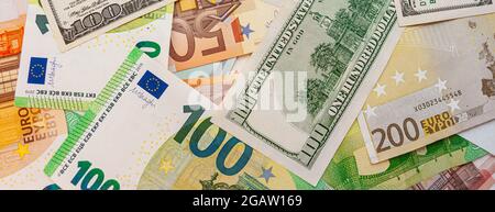 Panorama der Textur aus US- und Euro-Banknoten Stockfoto