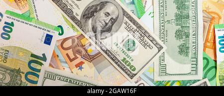 Panorama der Textur aus US- und Euro-Banknoten Stockfoto