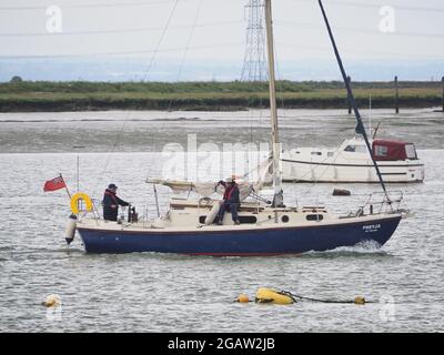 Queenborough, Kent, Großbritannien. August 2021. UK Wetter: Bedeckt in Queenborough Harbour, Kent. Kredit: James Bell/Alamy Live Nachrichten Stockfoto