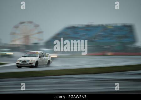 Towcester, Northamptonshire, Großbritannien. August 2021. Mark Wright (GB) und Ford Sierra Cosworth RS 500 während der Adrian Flux Trophy für die MRL Historic Touring Car Challenge während des Classic Motor Racing Festivals auf dem Silverstone Circuit (Foto von Gergo Toth / Alamy Live News) Stockfoto