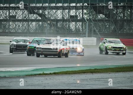 Towcester, Northamptonshire, Großbritannien. August 2021. Adrian Flux Trophy für die MRL Historic Touring Car Challenge während des Classic Motor Racing Festivals auf dem Silverstone Circuit (Foto von Gergo Toth / Alamy Live News) Stockfoto