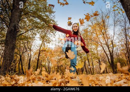 Aktivitäten für Happy Fall, verbessern Sie sich, Möglichkeiten, glücklich und gesund Herbst. Umarmen Sie Leben, Glück, fröhliche Gewohnheiten, Achtsamkeit, Gesundheit und Stockfoto