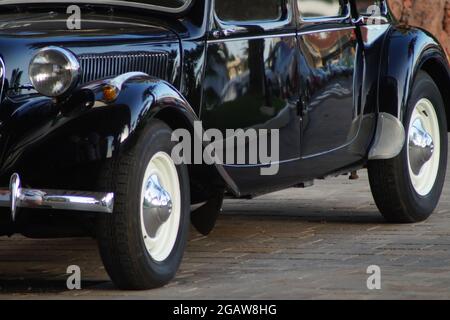 Schwarzes Auto auf den Kanariinseln Stockfoto