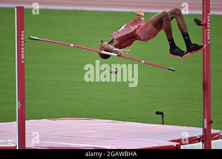 (210801) -- TOKIO, 1. August 2021 (Xinhua) -- Mutaz Essa Barshim aus Katar tritt beim Hochsprung-Finale der Männer bei den Olympischen Spielen 2020 in Tokio, Japan, am 1. August 2021 an. (Xinhua/Jia Yuchen) Stockfoto