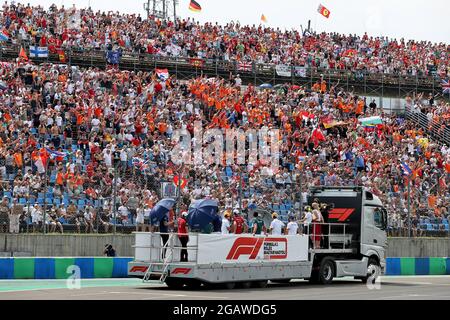 Budapest, Ungarn. August 2021. Fahrerparade. Großer Preis von Ungarn, Sonntag, 1. August 2021. Budapest, Ungarn. Quelle: James Moy/Alamy Live News Stockfoto