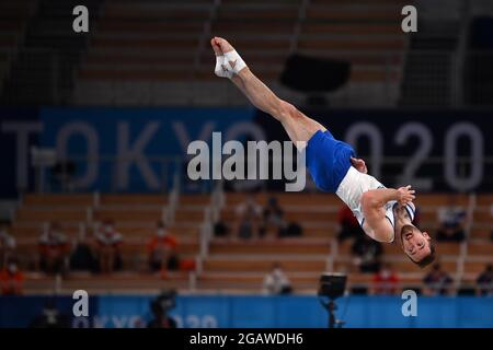 Tokio. Japan. 01. August 2021. Künstlerische Gymnastik. Ariake Gymnastik Center. 10-1. 1chome. Ariake. Koto-ku. Tokio. Artem Dolgopyat (ISR) während seiner Bodenübung. Kredit Garry Bowden/Sport in Pictures/Alamy Live Nachrichten Stockfoto