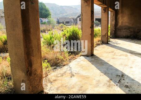 Überreste von verlassenen Gebäuden aus den Minen des Dorfes La Union in der Provinz Cartagena, Gemeinde Murcia, Spanien. Stockfoto