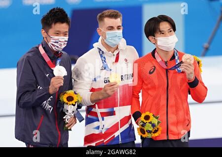 Tokio, Japan. August 2021. Max Whitlock, Mitte, Chih Kai Lee, links, und Kazuma Kaya, Rechts, zeigen Sie ihre Medaillen während der Zeremonie für das Pommel Horse während des Einzelapparats-Finales der Männer im Ariake-Gymnastikzentrum bei den Olympischen Spielen in Tokio, Japan, am Sonntag, 1. August 2021. Max Whitlock gewann das Gold, Chih Kai Lee, der chinesischen Taipei, Silber, und Kazuma Kaya, Von Japan, die Bronze. Foto von Richard Ellis/UPI Credit: UPI/Alamy Live News Stockfoto