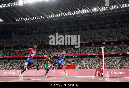 Der Italiener Lamont Jacobs (rechts) gewinnt am neunten Tag der Olympischen Spiele in Tokio 2020 in Japan die 100 Meter der Männer im Olympiastadion. Bilddatum: Sonntag, 1. August 2021. Stockfoto
