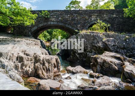 Pont-y-Pair Straßenbrücke über den Fluss Llugwy in Betws-y-coed, Wales. Stockfoto