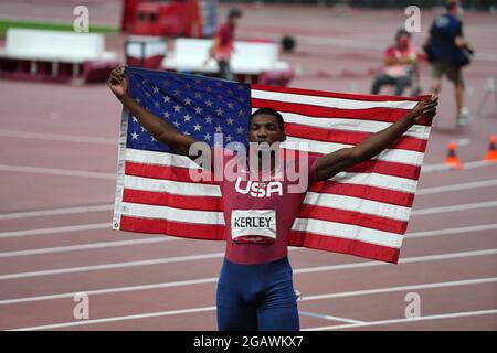 1. August 2021; Olympiastadion, Tokio, Japan: Tag der Olympischen Sommerspiele 9 in Tokio 100; Finale der Herren über 2020 Meter; KERLEY Fred aus den USA wird mit einer Zeit von 9.84 auf den 2. Platz und gewinnt die Silbermedaille Stockfoto