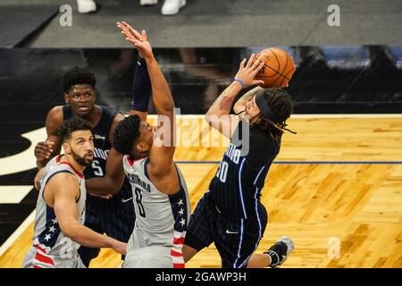 Orlando, Florida, USA, 7. April 2021, Orlando Magic Point Guard Cole Anthony #50 Versuch, einen Korb gegen die Washington Wizards im Amway Center zu machen (Foto: Marty Jean-Louis) Stockfoto