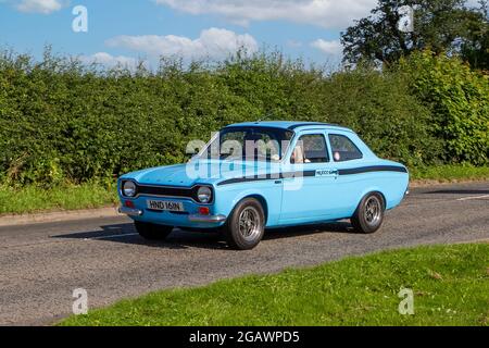 1975, 70er, 70er Jahre, blauer Ford Escort Mexico Oldtimer bei der Capesthorne Hall Oldtimer-Show. Stockfoto