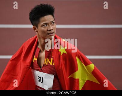 (210801) -- TOKIO, 1. August 2021 (Xinhua) -- Su Bingtian aus China reagiert nach dem 100-m-Finale der Männer bei den Olympischen Spielen 2020 in Tokio, Japan, 1. August 2021. (Xinhua/Jia Yuchen) Stockfoto