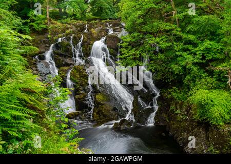 Swallow Falls in der Nähe von Betws-Y-Coed, Nordwales. Langzeitbelichtung Stockfoto