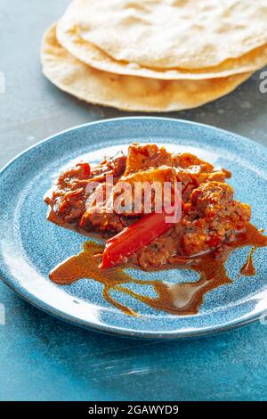 Indisches vegetarisches Paneer-Gericht mit Dhal - Dal - FOODPIX WEISS - PLATZ FÜR TEXT Stockfoto