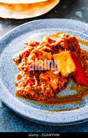 Indisches vegetarisches Paneer-Gericht mit Dhal - Dal - FOODPIX WEISS - PLATZ FÜR TEXT Stockfoto