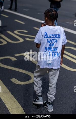 London, Großbritannien - 31 2021. Juli: Der Anti-Impfstoff für Kinder marschieren vom London Eye zum Trafalgar Square Credit: Thomas Eddy/Alamy Live News Stockfoto