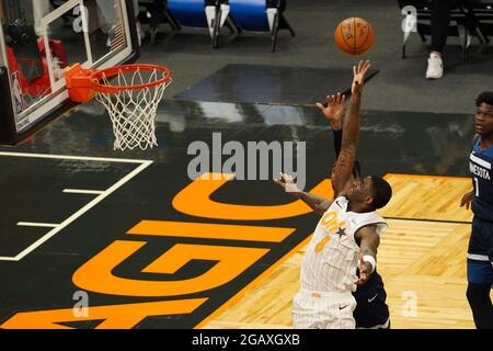 Orlando, Florida, USA, 9. Mai 2021, Orlando Magic Shooting Guard Dwayne Bacon #8 Versuch, einen Korb im Amway Center zu machen (Foto: Marty Jean-Louis) Stockfoto