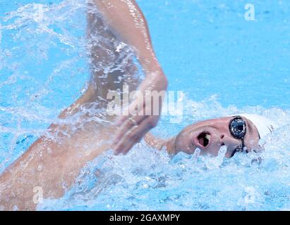 (210801) -- TOKIO, 1. August 2021 (Xinhua) -- Mykhailo Romantschuk aus der Ukraine tritt beim 1500 m langen Freistilfinale der Männer beim Schwimmen bei den Olympischen Spielen 2020 in Tokio, Japan, am 1. August 2021 an. (Xinhua/Chen Jianli) Stockfoto