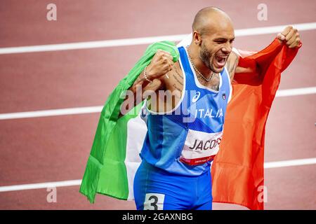 Der Italiener Lamont Marcell Jacobs gewann am 1. August 2021 das 100-Meter-Finale der Männer im Olympiastadion in Tokio, Japan. Mit einer Zeit von 9.80 war er überraschend der schnellste. Fred Kerley aus den Vereinigten Staaten nahm Silber, Andre De Grasse aus Kanada nahm Bronze. Foto von Robin Utrecht/ABACAPRESS.COM Stockfoto