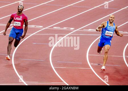 Der Italiener Lamont Marcell Jacobs gewann am 1. August 2021 das 100-Meter-Finale der Männer im Olympiastadion in Tokio, Japan. Mit einer Zeit von 9.80 war er überraschend der schnellste. Fred Kerley aus den Vereinigten Staaten nahm Silber, Andre De Grasse aus Kanada nahm Bronze. Foto von Robin Utrecht/ABACAPRESS.COM Stockfoto