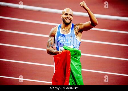 Der Italiener Lamont Marcell Jacobs gewann am 1. August 2021 das 100-Meter-Finale der Männer im Olympiastadion in Tokio, Japan. Mit einer Zeit von 9.80 war er überraschend der schnellste. Fred Kerley aus den Vereinigten Staaten nahm Silber, Andre De Grasse aus Kanada nahm Bronze. Foto von Robin Utrecht/ABACAPRESS.COM Stockfoto