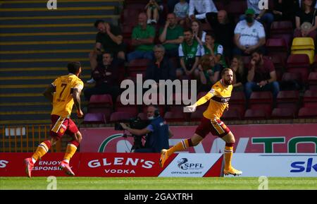 Motherwell, Schottland, Großbritannien. August 2021; Fir Park, Motherwell, North Lanarkshire, Schottland; Schottischer Premiership-Fußball, Motherwell gegen Hibernian; Kevin van Veen von Motherwell feiert, nachdem er Motherwell in der 12. Minute in die 1-0-er Führung geführt hat.Quelle: Action Plus Sports Images/Alamy Live News Stockfoto