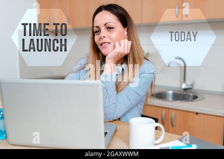Handschriftlich unterschreiben Time to Launch. Geschäftsansatz Unternehmensgründung, Planung und Strategie, Management, Realisierung Erfahrungsaustausch über Video Stockfoto