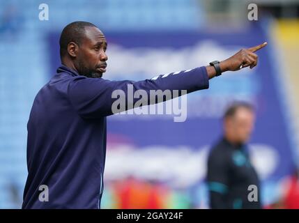 Dennis Lawrence, der erste Teamtrainer von Coventry City, während des Freundschaftsspiel vor der Saison in der Coventry Building Society Arena, Coventry. Bilddatum: Sonntag, 1. August 2021. Stockfoto