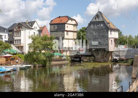 Brückenhäuser auf der Alten nahe-Brücke in Bad Kreuznach, Rheinland-Pfalz, Deutschland. Stockfoto