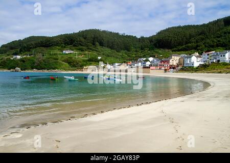 Kleine Boote im Hafen von Puerto de Bares, Galicien, Spanien Stockfoto