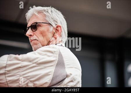 Towcester, Northamptonshire, Großbritannien. August 2021. Formel-1-Champion Damon Hill beim Classic Motor Racing Festival auf dem Silverstone Circuit (Foto von Gergo Toth / Alamy Live News) Stockfoto