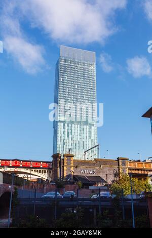 Beetham (Hilton) Tower in Deansgate vom Castlefield Basin aus über das Bridgewater Viaduct, Manchester, Nordwestengland, Großbritannien Stockfoto