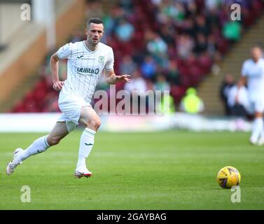 Motherwell, Schottland, Großbritannien. August 2021; Fir Park, Motherwell, North Lanarkshire, Schottland; Scottish Premiership Football, Motherwell versus Hibernian; Jamie Murphy von Hibernian am Ball Kredit: Action Plus Sports Images/Alamy Live News Stockfoto