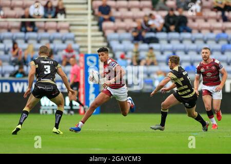 Wigan, Großbritannien. August 2021. Kai Pearce-Paul (27) von Wigan Warriors läuft am 8. Januar 2021 mit dem Ball in Wigan, Großbritannien. (Foto von Conor Molloy/News Images/Sipa USA) Quelle: SIPA USA/Alamy Live News Stockfoto