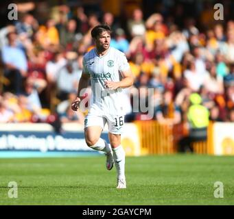 Motherwell, Schottland, Großbritannien. August 2021; Fir Park, Motherwell, North Lanarkshire, Schottland; Scottish Premiership Football, Motherwell versus Hibernian; Lewis Stevenson von Hibernian Kredit: Action Plus Sports Images/Alamy Live News Stockfoto