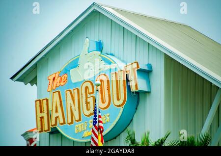 Das Hangout Restaurant ist abgebildet, 31. Juli 2021, in Gulf Shores, Alabama. Das Hangout bietet Essen, Live-Musik und Veranstaltungen. Stockfoto