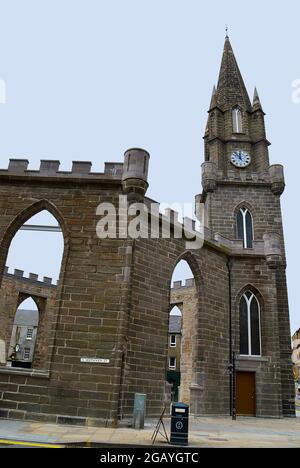 PERTH. SCHOTTLAND - 26. JUNI 2021: Die St. Paul's Church, eine der ersten Kirchen der Stadt nach der Reformation, gilt seit drei Jahrzehnten als gefährliche Struktur Stockfoto