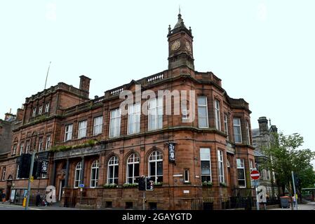 PERTH, SCHOTTLAND - 25. JUNI 2021: Professor Archibald Sandeman vermachte 1895-6 die Gelder für die erste eigens für Perth gebaute Bibliothek in der Kinnoull Street Stockfoto