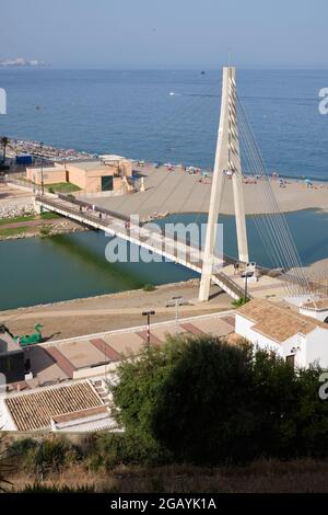 Brücke der spanischen Marine (Puente de La Armada española), Fuengirola, Provinz Málaga, Andalusien, Spanien. Stockfoto