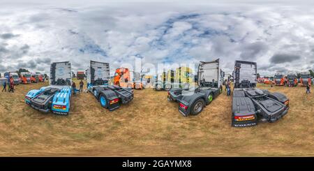 360 Grad Panorama Ansicht von Trinity Park, Ipswich – 2021. August. LKW, LKW und LKWs auf dem Festival of Wheels 2021 in Ipswich