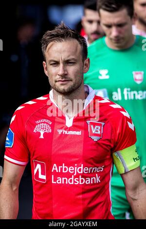 Vejle, Dänemark. August 2021. Jacob Schoop von Vejle Boldklub steigt in das 3F Superliga-Match zwischen Vejle Boldklub und Broendby IF im Vejle Stadion in Vejle ein. (Foto: Gonzales Photo/Alamy Live News Stockfoto