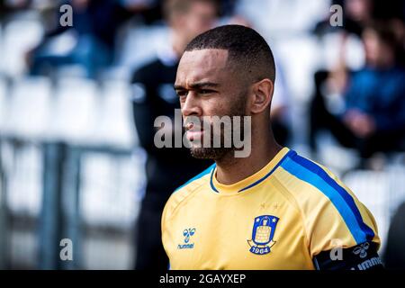 Vejle, Dänemark. August 2021. Kevin Mensah (14) von Broendby IF steigt in das 3F Superliga-Spiel zwischen Vejle Boldklub und Broendby IF im Vejle Stadion in Vejle ein. (Foto: Gonzales Photo/Alamy Live News Stockfoto