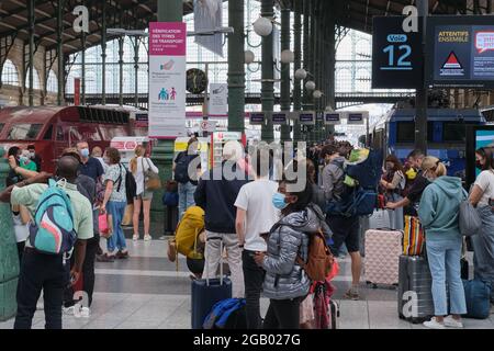 Paris, Frankreich - Juli 11 2021: Bahnhof Gare du Nord mit dem Thalys-Hochgeschwindigkeitszug nach Brüssel und Amsterdam. Stockfoto